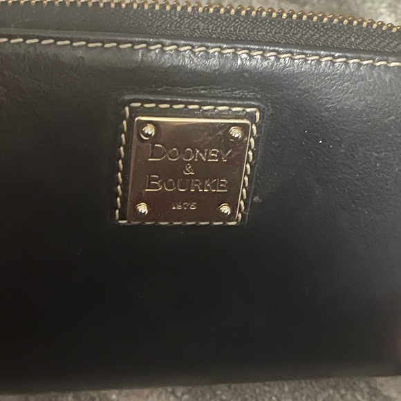 Dooney & Bourke Black Leather Wallet with Polished Finish - Picture 1 of 4